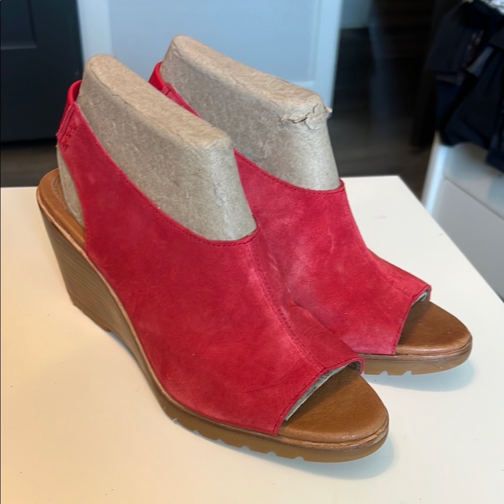 Sorel Red and Brown Wedge Booties